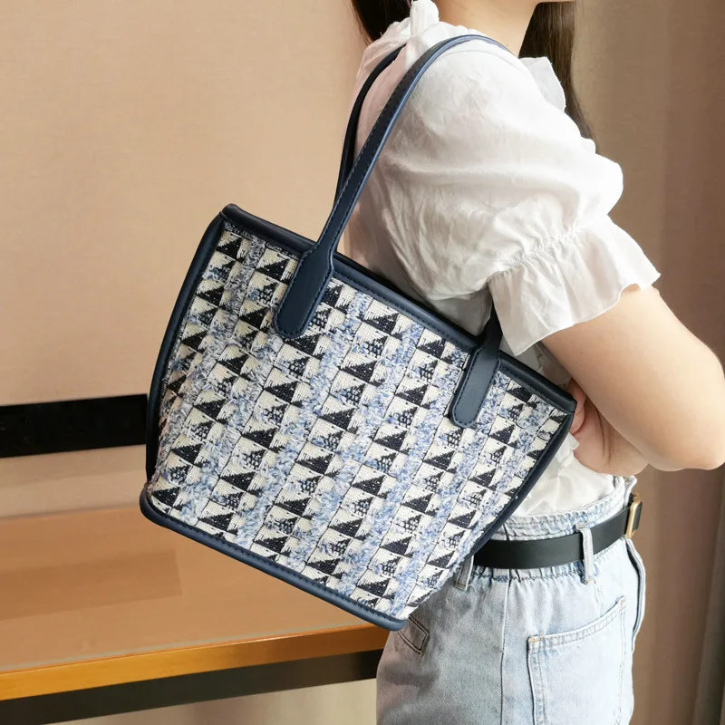 Fashion Women 2 Pcs /set Bag PU Soft Handbags Female Should Messenger Bag Clutch Large Capacity Casual Tote Female Shopping Bag
Fashion Women 2 Pcs /set Bag PU Soft Handbags Female Should Messenger Bag Clutch Large Capacity Casual Tote Female Shopping Bag
