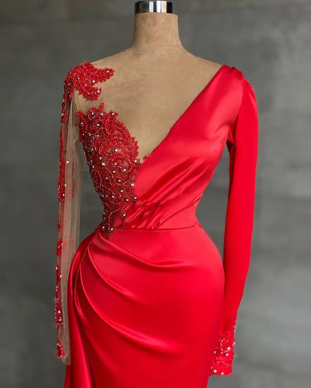 Illusion Long Sleeve Mermaid Evening Formal Dresses Beaded Lace Sexy Slit Stain Full length Arabic Red Prom Reception Gowns
Illusion Long Sleeve Mermaid Evening Formal Dresses Beaded Lace Sexy Slit Stain Full length Arabic Red Prom Reception Gowns