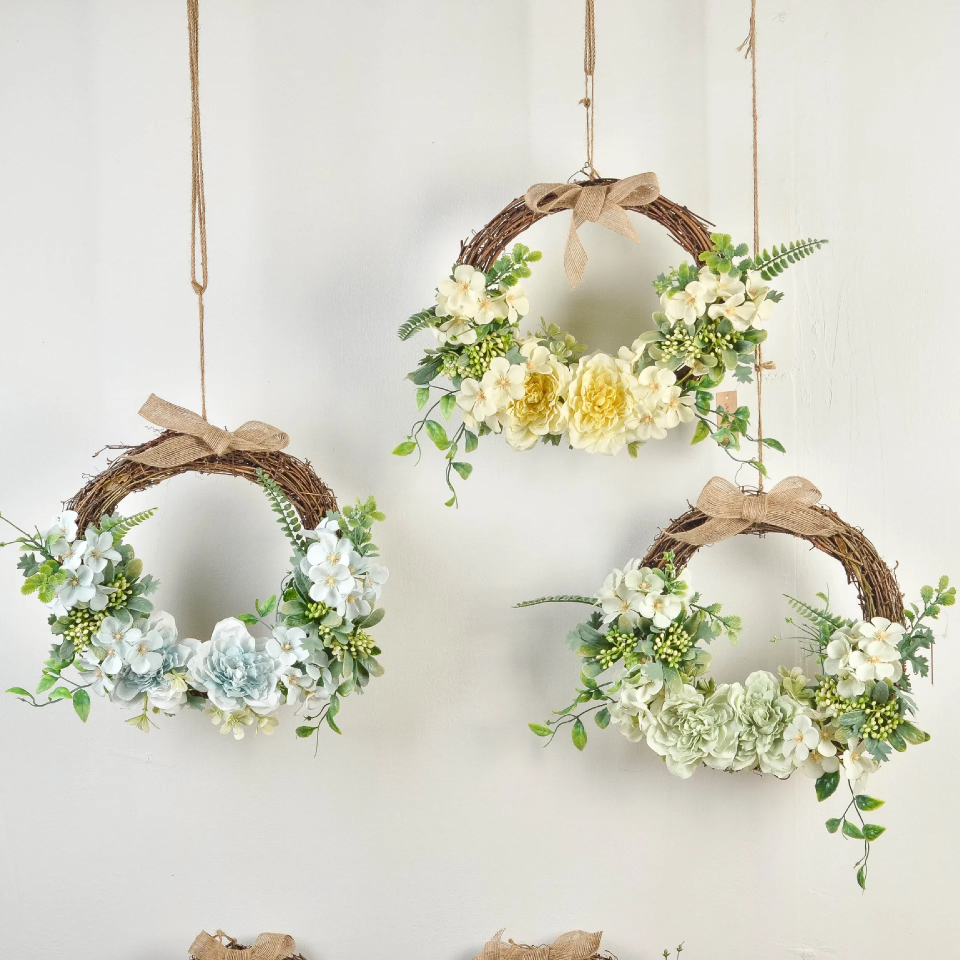 Simulation Roses Silk Flower Wreath Wedding Door Decor Ornaments Hanging rattan Garland Photography Props Window Display Floral
Simulation Roses Silk Flower Wreath Wedding Door Decor Ornaments Hanging rattan Garland Photography Props Window Display Floral