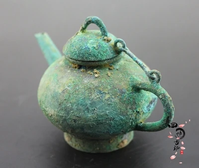 Exquisite old bronze ware bronze flagon teapot kettle old bronze crafts collection
Exquisite old bronze ware bronze flagon teapot kettle old bronze crafts collection