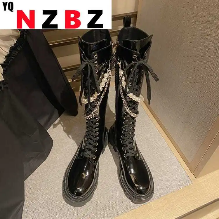 2022 Summer Pearl Chain High-Top Sweet Cool Patent Leather Knight Long Boots Below The Knee Handsome Military Boots Women Shoes
2022 Summer Pearl Chain High-Top Sweet Cool Patent Leather Knight Long Boots Below The Knee Handsome Military Boots Women Shoes