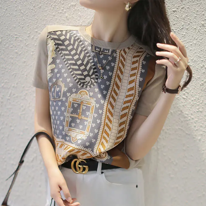 Printed ice silk stitching knitted T-shirt women's 2021 spring and summer new temperament twill Joker short sleeve jacket
Printed ice silk stitching knitted T-shirt women's 2021 spring and summer new temperament twill Joker short sleeve jacket