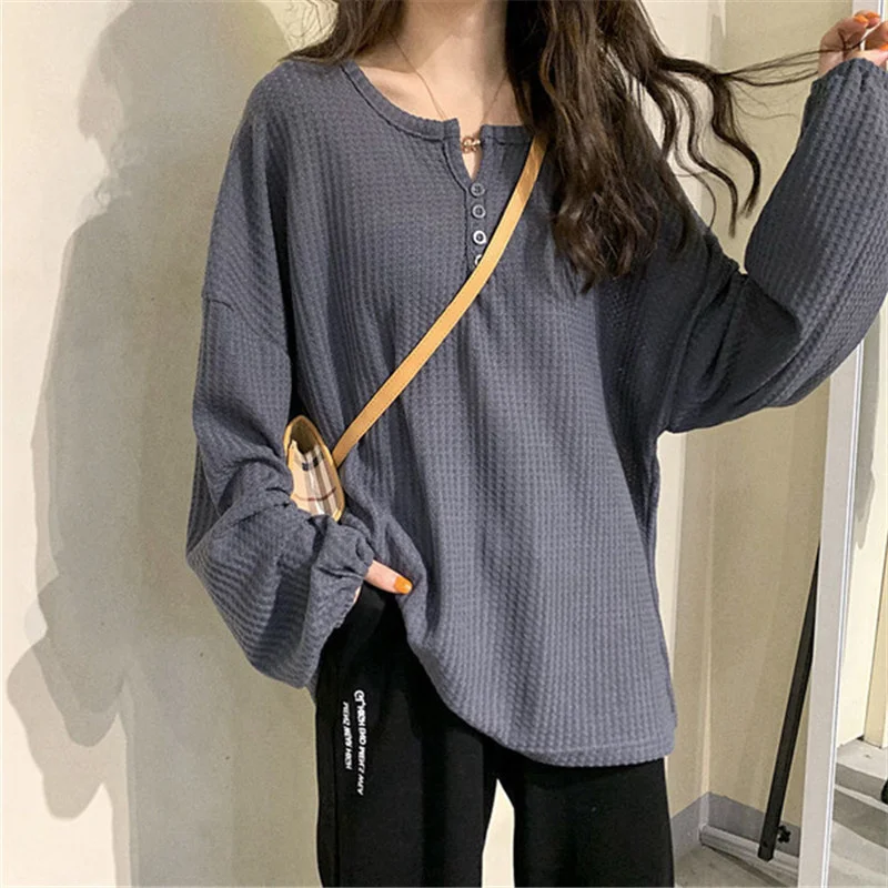 Женская Вязаная футболка с длинным рукавом, свободная Универсальная футболка в корейском ретро стиле, осень 2021
Женская Вязаная футболка с длинным рукавом, свободная Универсальная футболка в корейском ретро стиле, осень 2021