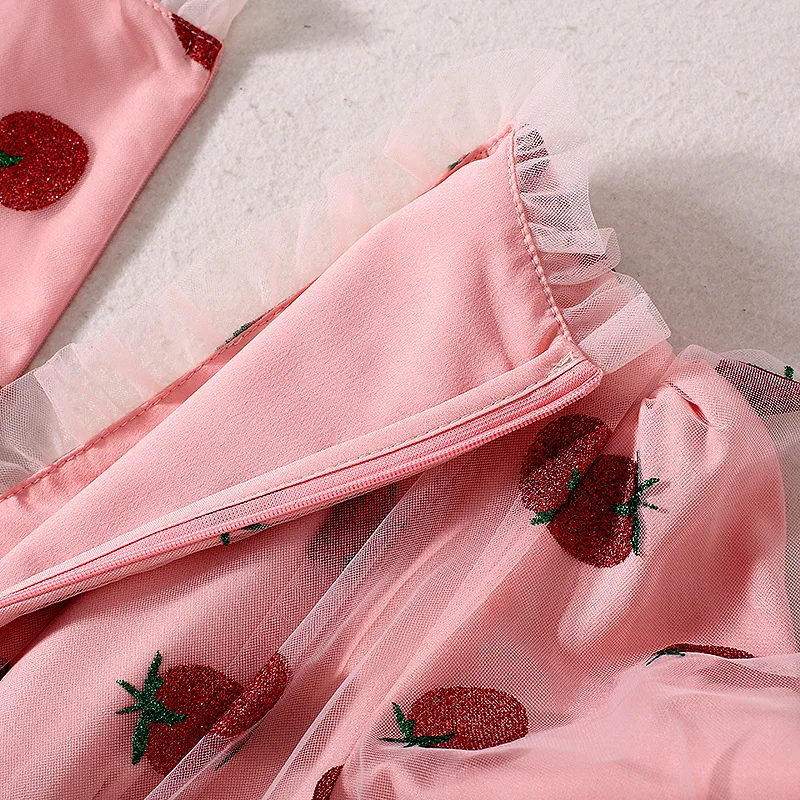 2021Deep V-Neck Belt Strawberry Dress Voile Mesh Sequins Embroidery Short Sleeve Mid-Length Beach Net Yarn French Party Dresses
2021Deep V-Neck Belt Strawberry Dress Voile Mesh Sequins Embroidery Short Sleeve Mid-Length Beach Net Yarn French Party Dresses