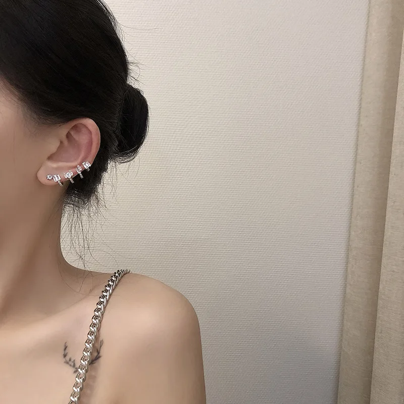 New 2022 Cute Asymmetrical Micro-inlaid Rectangular Cubic Zirconia Stud Earrings For Women Accessories Fashion Party Jewelry
New 2022 Cute Asymmetrical Micro-inlaid Rectangular Cubic Zirconia Stud Earrings For Women Accessories Fashion Party Jewelry
