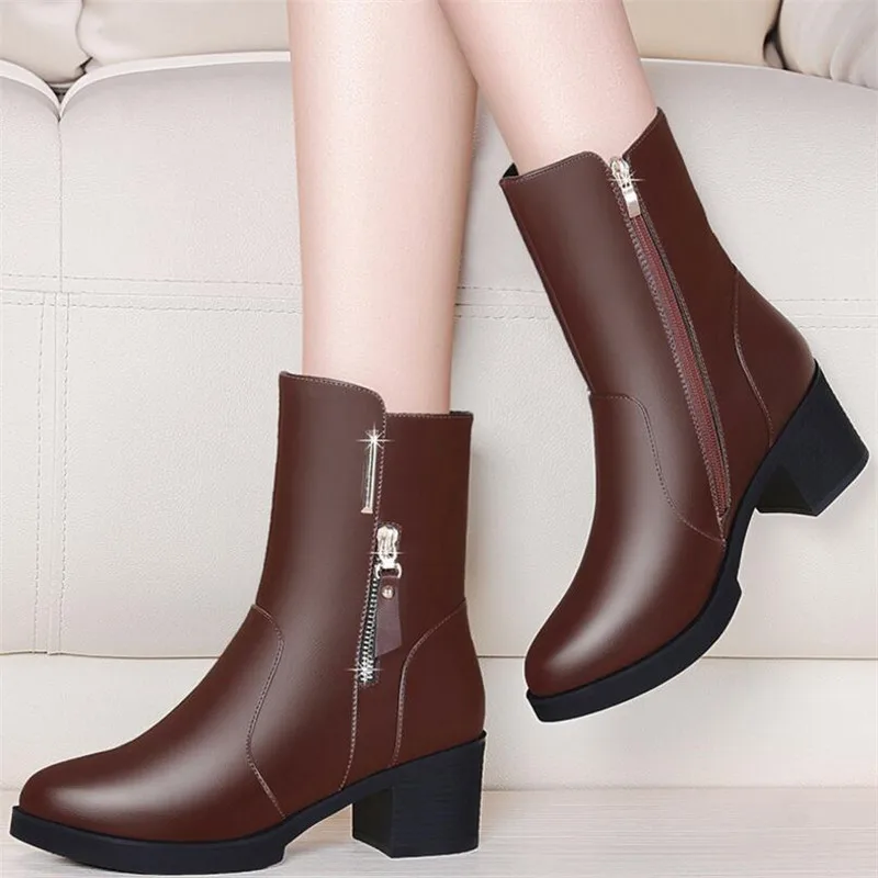 Autumn and winter women's shoes short boots women's thick with high heel shoes with velvet cotton shoes in the tube boots
Autumn and winter women's shoes short boots women's thick with high heel shoes with velvet cotton shoes in the tube boots