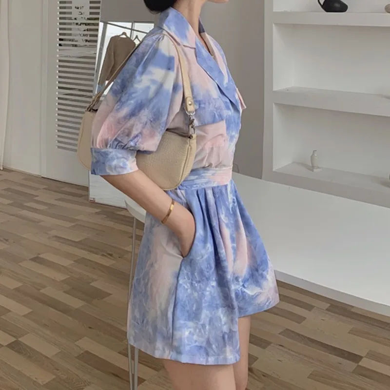 2021 Summer 2 Piece Sets Womens Outfits Crop Top Tie-dye Suit Collar Double Breasted Loose Shirt +High Waist Wide Leg Shorts
2021 Summer 2 Piece Sets Womens Outfits Crop Top Tie-dye Suit Collar Double Breasted Loose Shirt +High Waist Wide Leg Shorts
