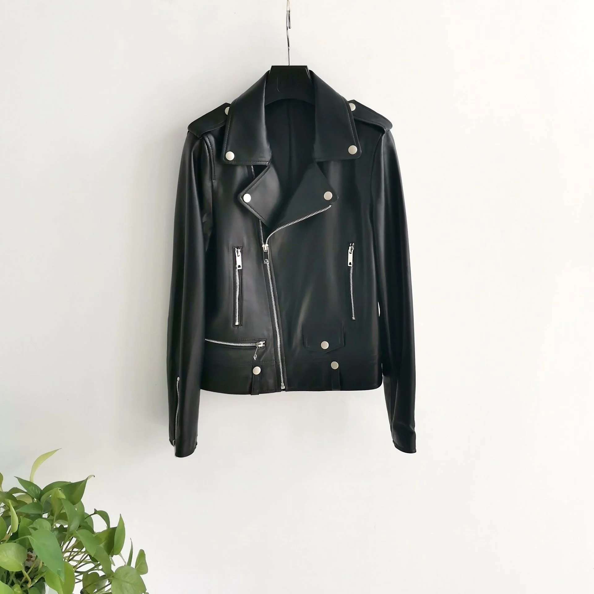 Long term goods leather clothes women's jacket short black sheep leather coat Haining leather clothes women's jacket
Long term goods leather clothes women's jacket short black sheep leather coat Haining leather clothes women's jacket