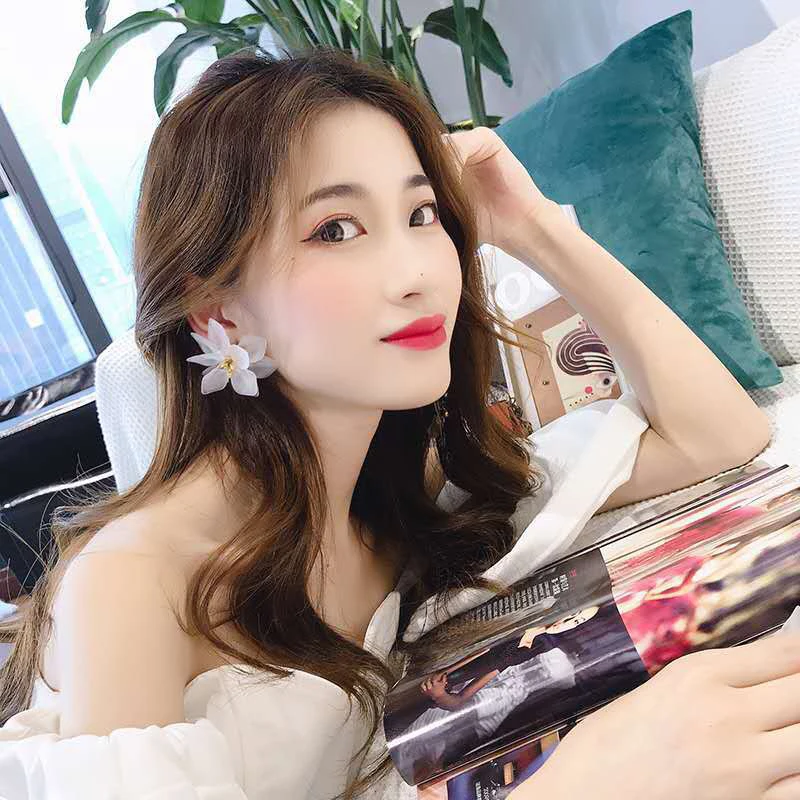 New Hyperbole Flower Earrings Women Acrylic Big White Orange Green Flower Holiday Earrings Design Exaggerated Resin Flower
New Hyperbole Flower Earrings Women Acrylic Big White Orange Green Flower Holiday Earrings Design Exaggerated Resin Flower