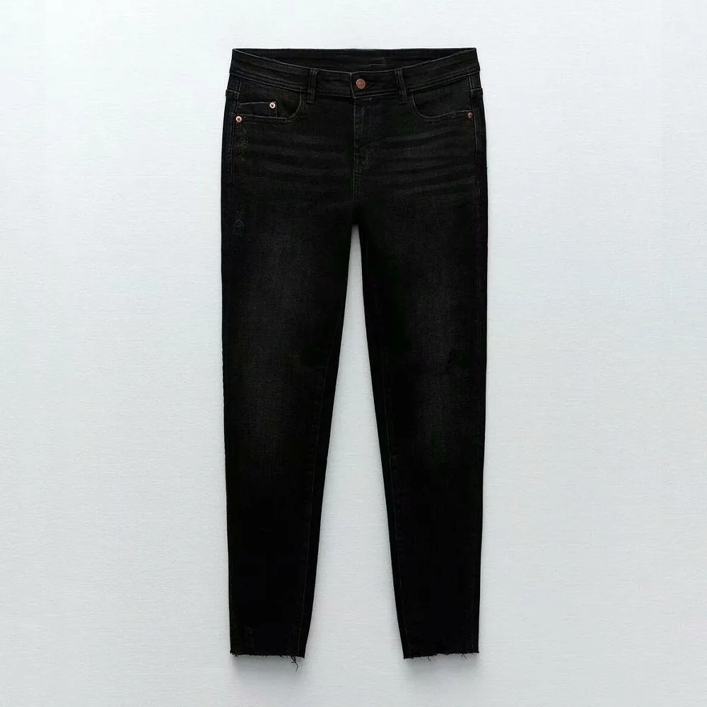 DiYiG WOMAN 2021 early autumn new women's wear British style high waist slimming casual all-match black skinny jeans
DiYiG WOMAN 2021 early autumn new women's wear British style high waist slimming casual all-match black skinny jeans