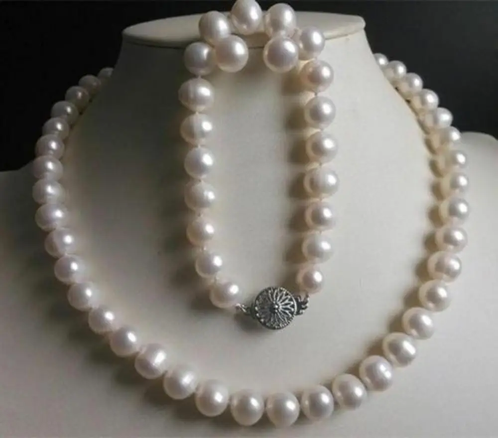 

Комплект из ожерелья, браслета и серег с натуральным пресноводным культивированным жемчугом 9-10 мм белого цвета AA