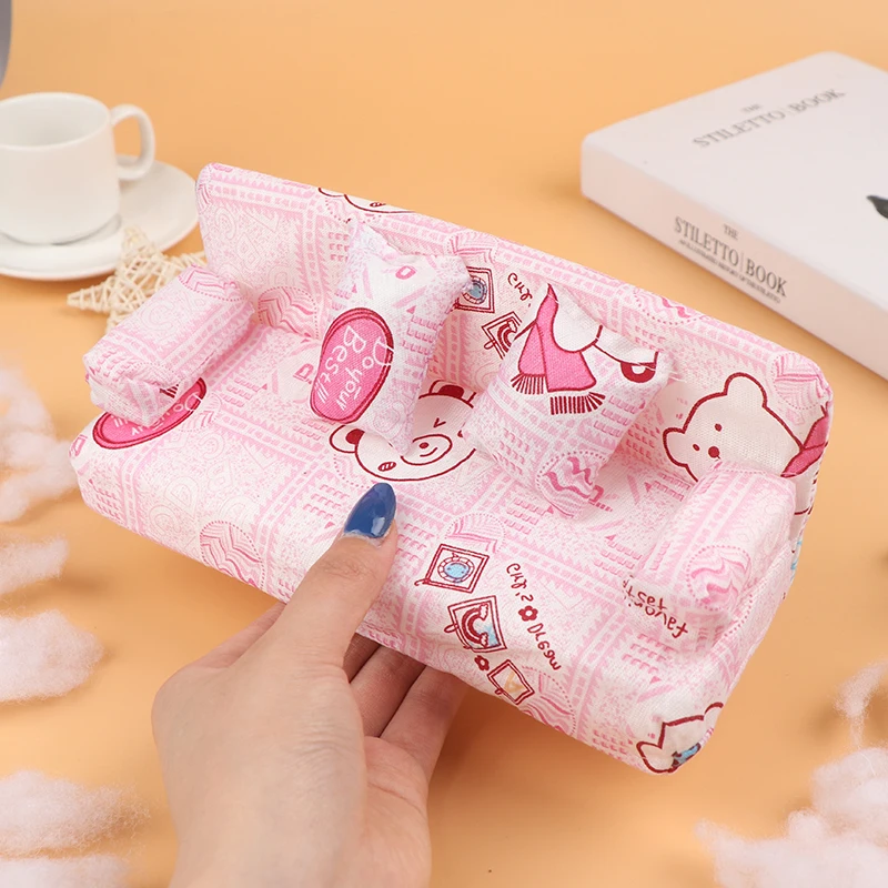 Dollhouse small Floral Fabric sofa set Furniture with 2 Pillow Doll accessories
Dollhouse small Floral Fabric sofa set Furniture with 2 Pillow Doll accessories