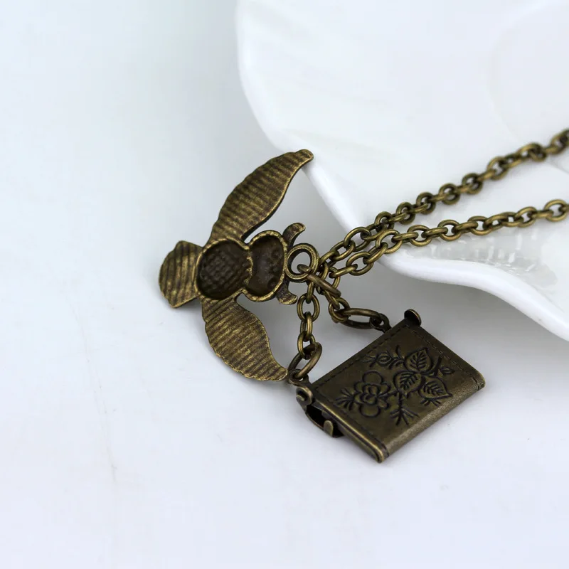 Retro Owl With Letter Pandent Necklace Vintage Creative Movie Choker Necklaces For Fans
Retro Owl With Letter Pandent Necklace Vintage Creative Movie Choker Necklaces For Fans