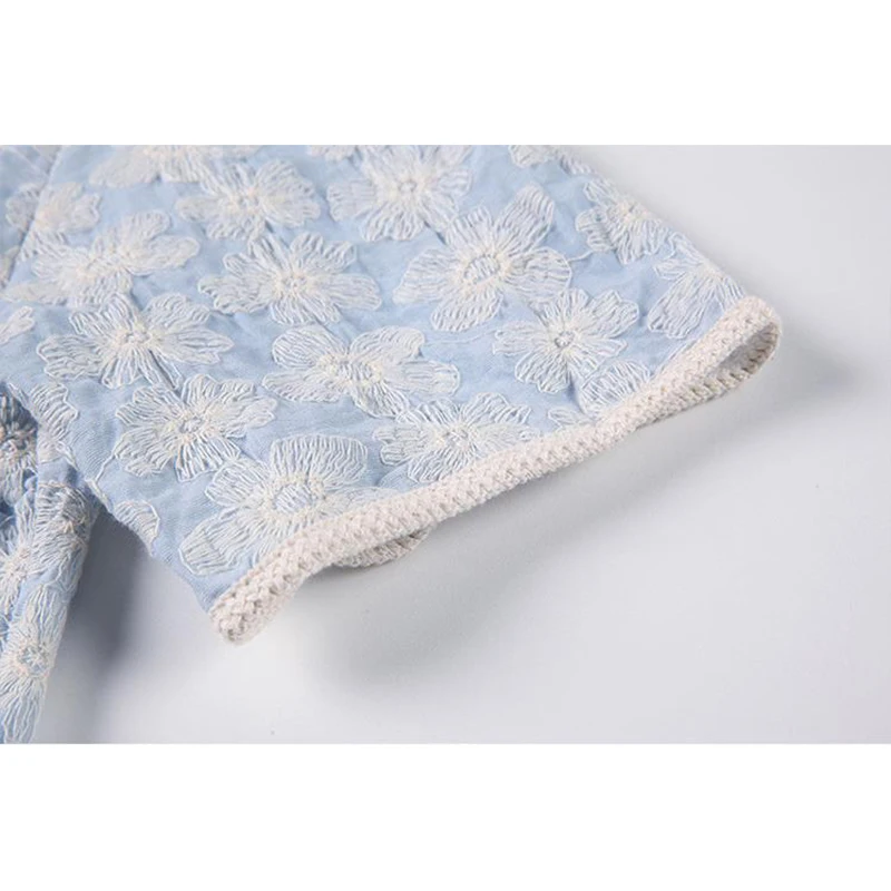 Women's 2021 Summer New Jacquard Cardigan Top Korean Sweet Slim Short Shirt Round Neck Single-Breasted Bowkont Blouse Female
Women's 2021 Summer New Jacquard Cardigan Top Korean Sweet Slim Short Shirt Round Neck Single-Breasted Bowkont Blouse Female