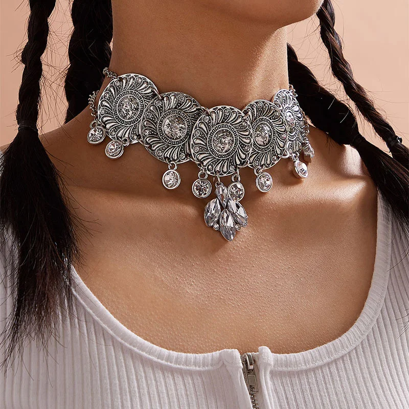 Punk style fashion popular women's diamond inlaid pendant large necklace new pendant party clavicle collar
Punk style fashion popular women's diamond inlaid pendant large necklace new pendant party clavicle collar