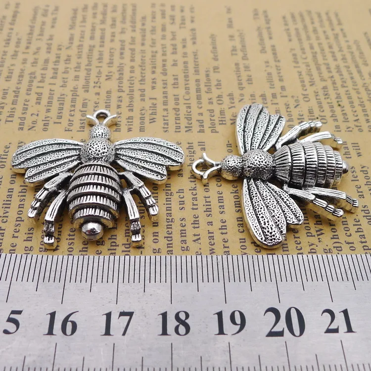 LY1028 36*39mm 7.7G Alloy Bees Pendant antique Silver for jewelry making DIY Accessories 30pcs/Bag
LY1028 36*39mm 7.7G Alloy Bees Pendant antique Silver for jewelry making DIY Accessories 30pcs/Bag