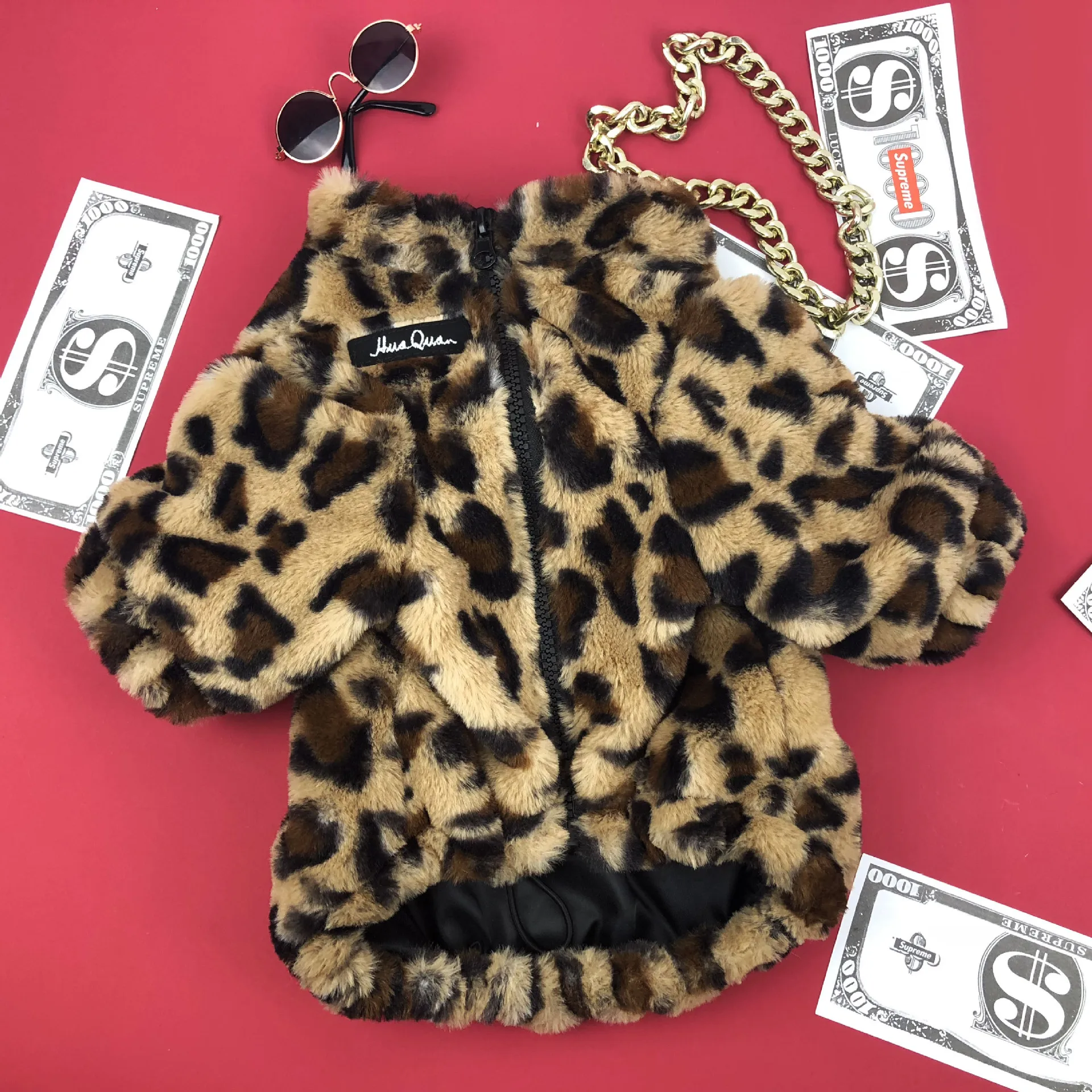 Dog Clothes Autumn and Winter Leopard Coat Thickened Teddy Schnauzer Pomeranian Pet Puppy Tide Brand Luxury Clothing
Dog Clothes Autumn and Winter Leopard Coat Thickened Teddy Schnauzer Pomeranian Pet Puppy Tide Brand Luxury Clothing