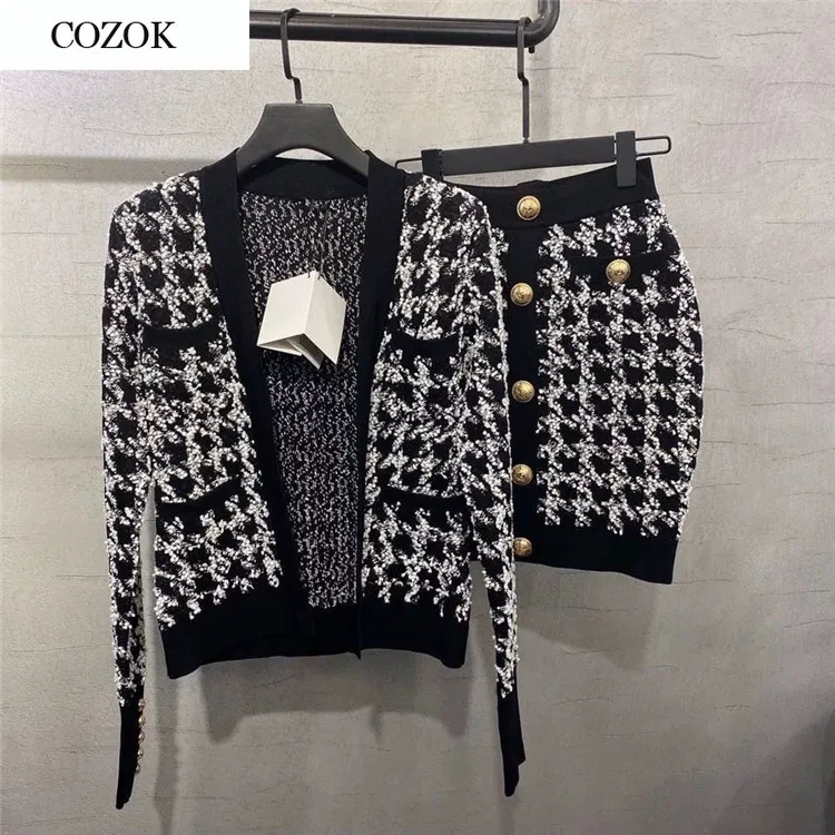 2021 Autumn Winter Clothes Women Metal Buttons Knitted Cardigan Short Houndstooth Wool Coat+a-line Mini Skirt Two Piece Set
2021 Autumn Winter Clothes Women Metal Buttons Knitted Cardigan Short Houndstooth Wool Coat+a-line Mini Skirt Two Piece Set