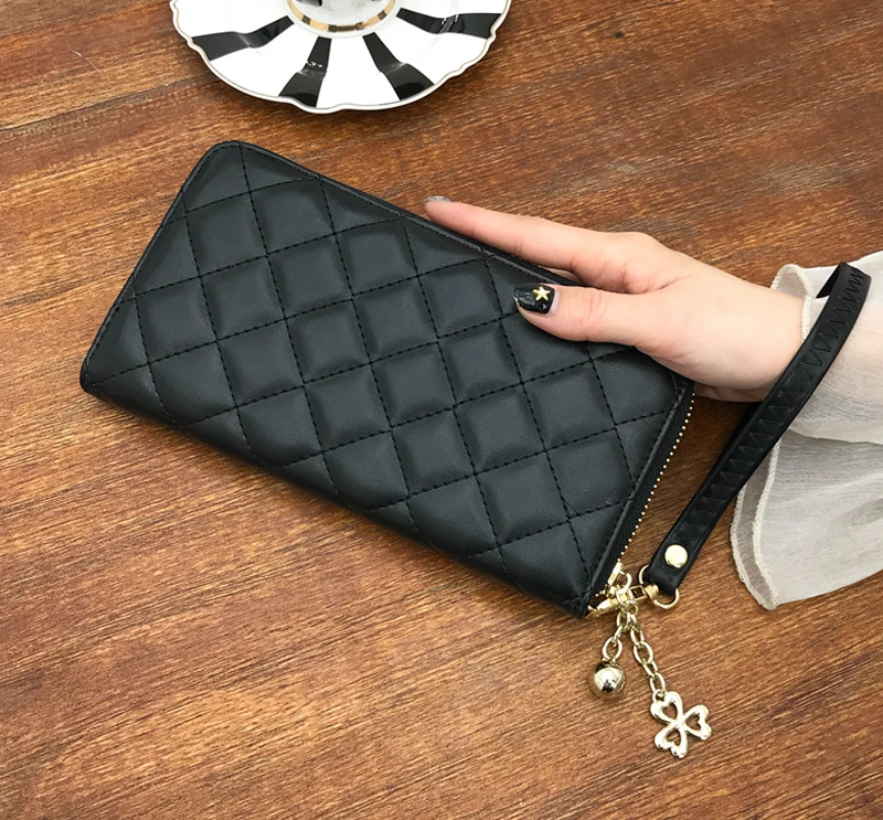 2021 fashion new soft face wallet women's long zipper rhombic wallet Korean version large capacity hand bag mobile phone bag
2021 fashion new soft face wallet women's long zipper rhombic wallet Korean version large capacity hand bag mobile phone bag