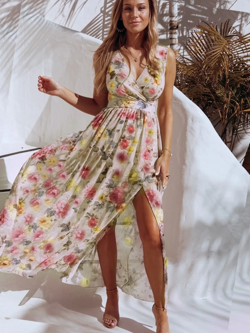 2021 Summer Womne Floral Print Dress V-neck Open Fork Sleeveless Chiffon Elegant Slim Midi Dress New Casual Plus Size Beachwear
2021 Summer Womne Floral Print Dress V-neck Open Fork Sleeveless Chiffon Elegant Slim Midi Dress New Casual Plus Size Beachwear