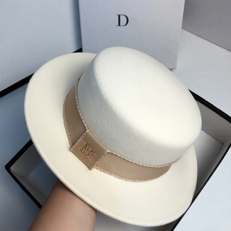 High Quality Fedora Hats For Women Fashion Wool Fedoras Flat Top Wide Jazz Hat Vintage Trilby Felt Fedora Hat Black Church Caps
High Quality Fedora Hats For Women Fashion Wool Fedoras Flat Top Wide Jazz Hat Vintage Trilby Felt Fedora Hat Black Church Caps