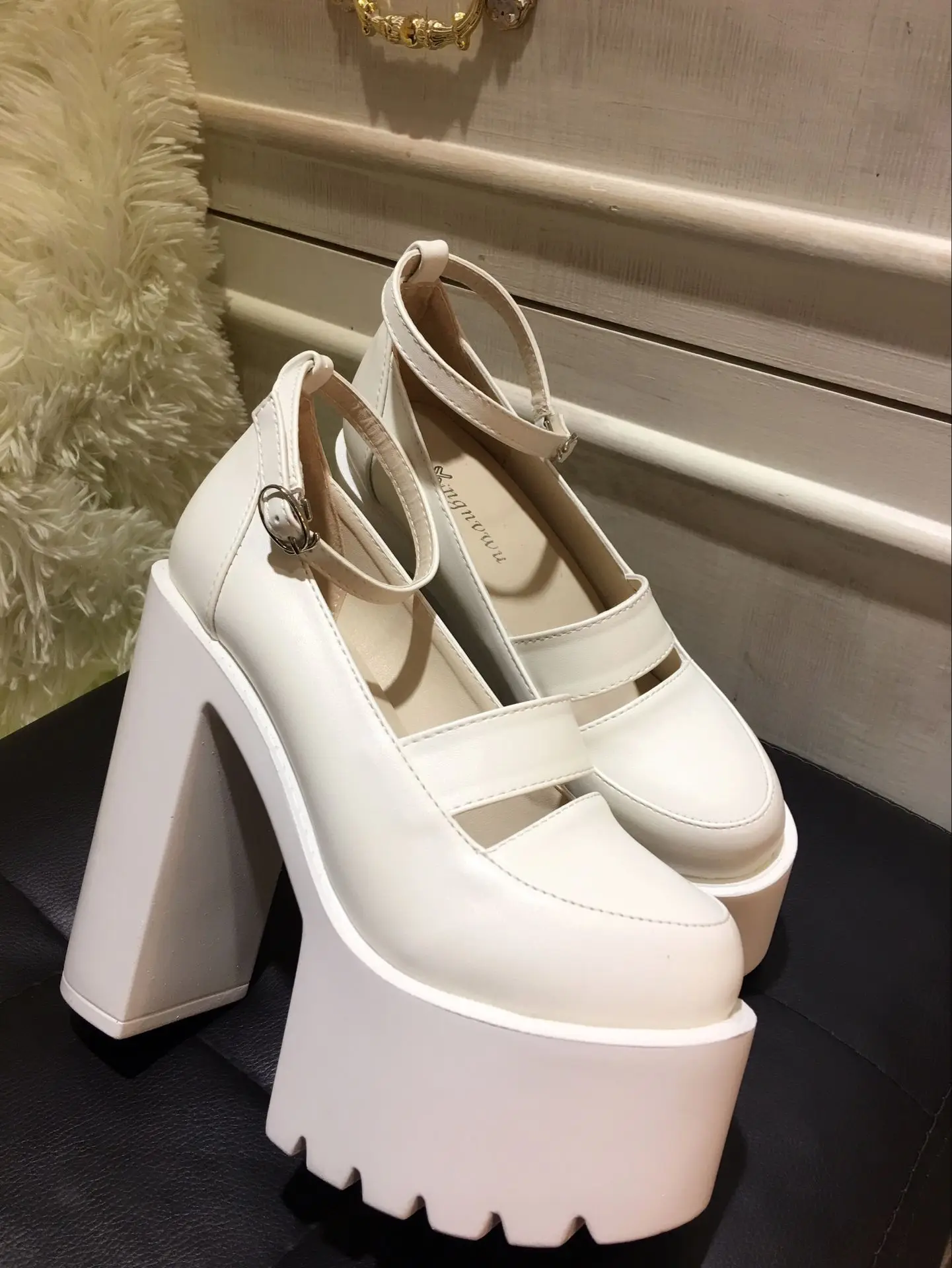 European and American white nightclub dj bar ds performance shoes 15cm thick heel super high heel platform women's shoes
European and American white nightclub dj bar ds performance shoes 15cm thick heel super high heel platform women's shoes