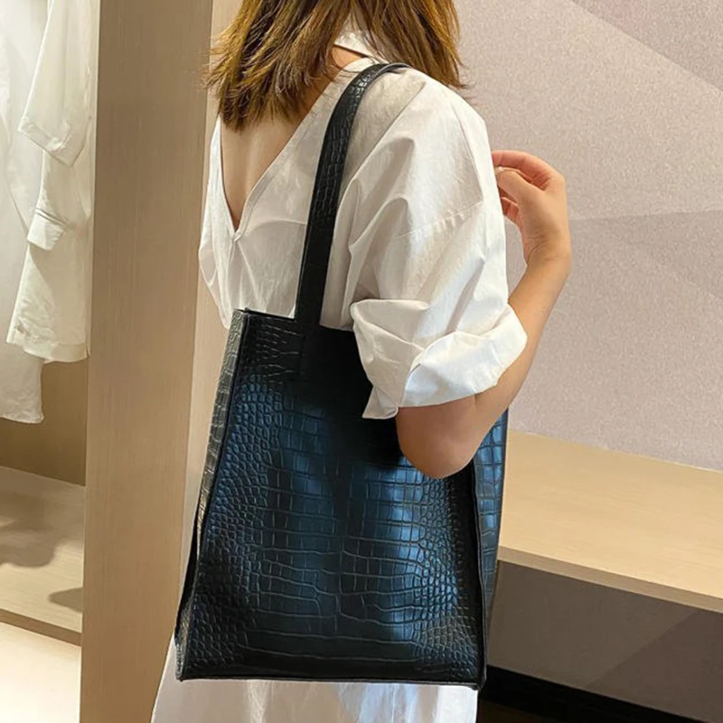 Design Women Shoulder Bag PU Leather Classic Solid Color Portable Large Capacity Female Shopping Handbag
Design Women Shoulder Bag PU Leather Classic Solid Color Portable Large Capacity Female Shopping Handbag