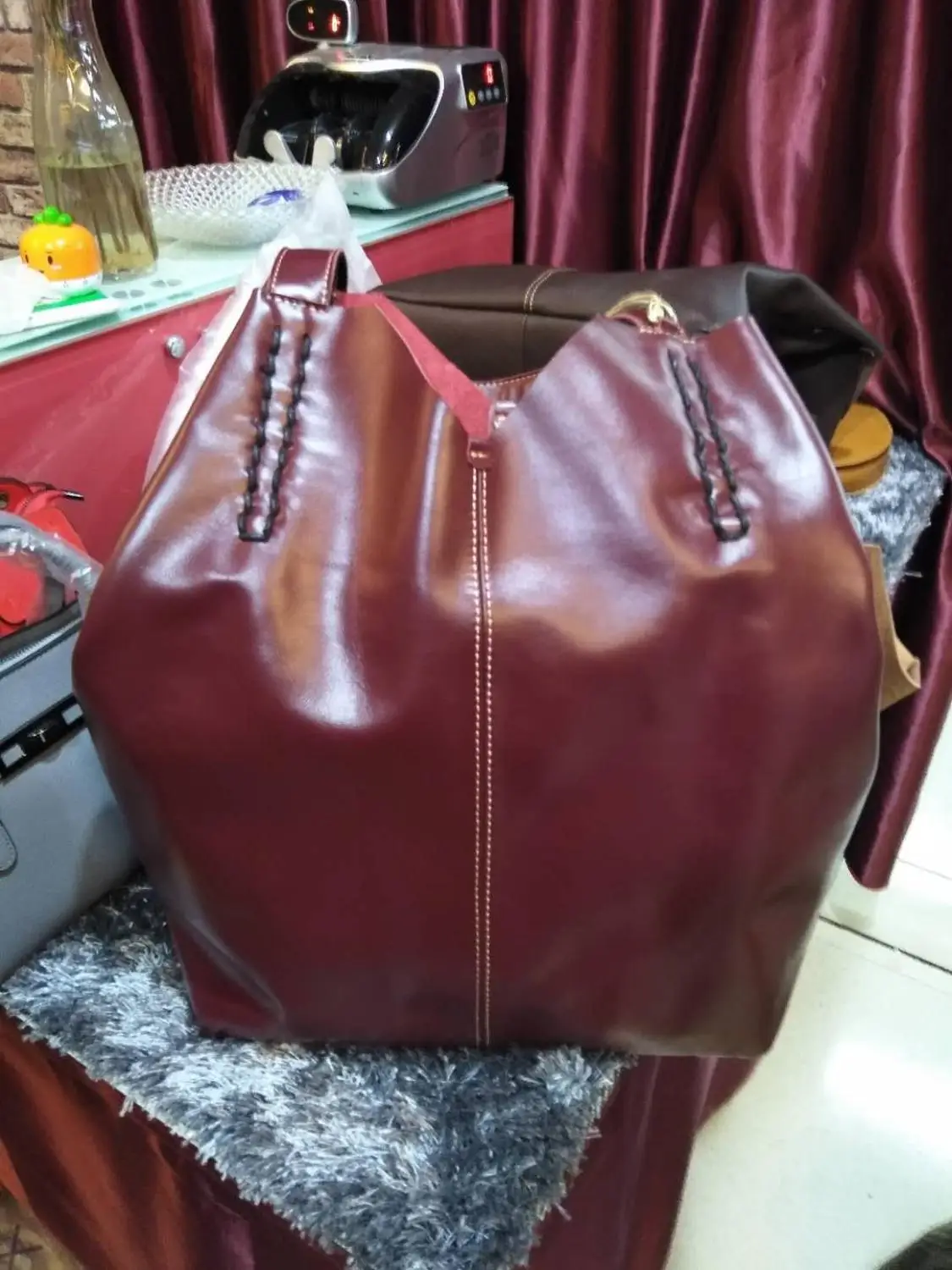 original design women genuine leather large capacity tote bag handmade lady cowhide handbag fashion girl an little bag inside
original design women genuine leather large capacity tote bag handmade lady cowhide handbag fashion girl an little bag inside
