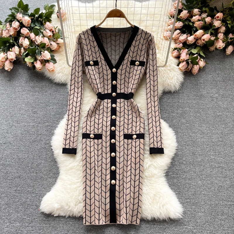 South Korea's Dongdaemun Autumn Dress 2021 New Goddess Fan Temperament V-neck Color Matching Slim Fit Hip Knitted Dress
South Korea's Dongdaemun Autumn Dress 2021 New Goddess Fan Temperament V-neck Color Matching Slim Fit Hip Knitted Dress