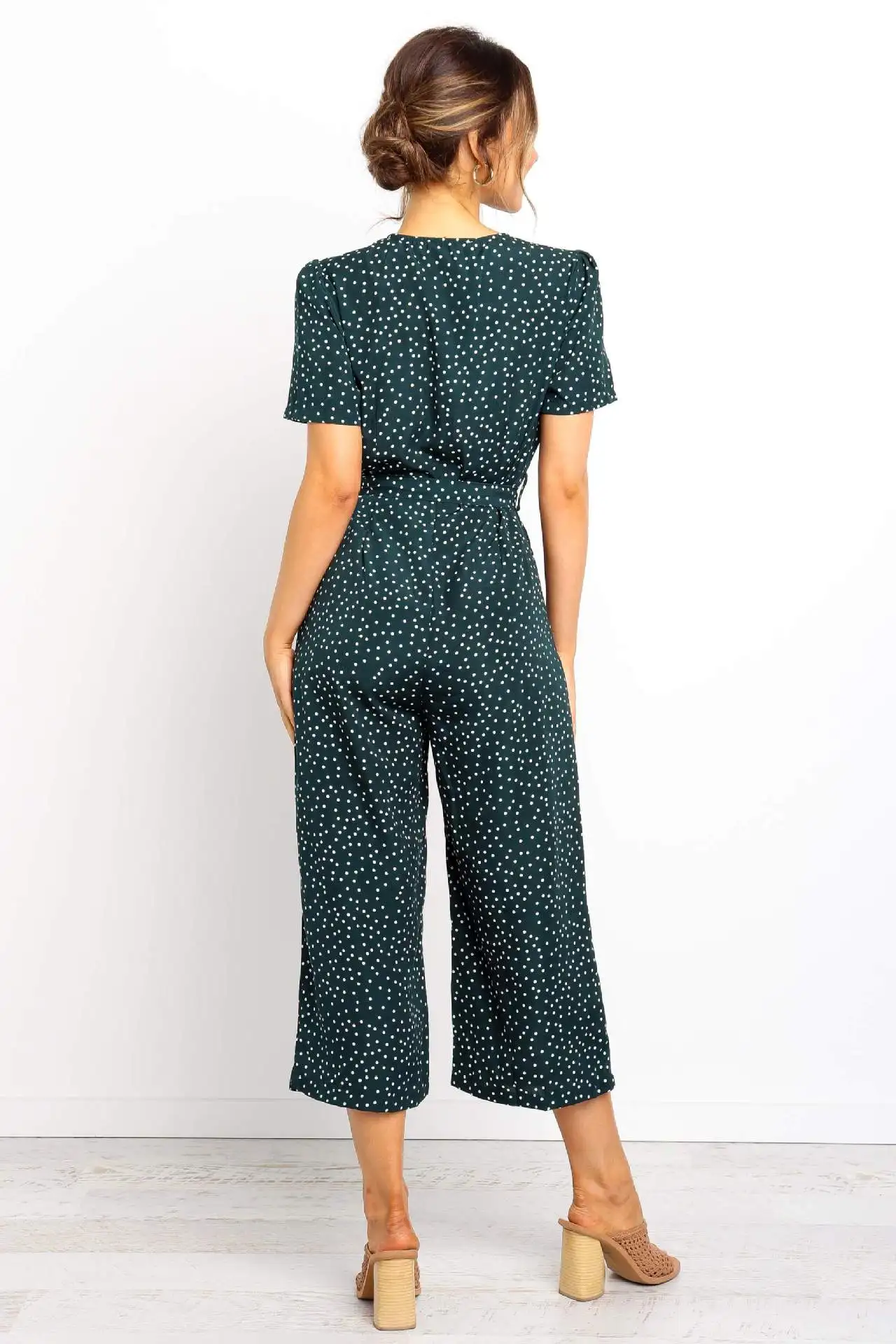 Summer New Style V-neck Short Sleeve Button Belt Slim Printed Jumpsuit Women
Summer New Style V-neck Short Sleeve Button Belt Slim Printed Jumpsuit Women