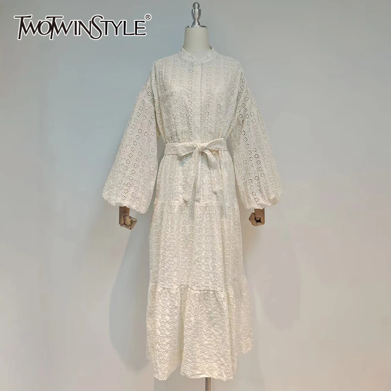 Женское платье-макси TWOTWINSTYLE, однотонное платье с вышивкой, стоячим воротником, пышным длинным рукавом и высокой талией, 2021
Женское платье-макси TWOTWINSTYLE, однотонное платье с вышивкой, стоячим воротником, пышным длинным рукавом и высокой талией, 2021