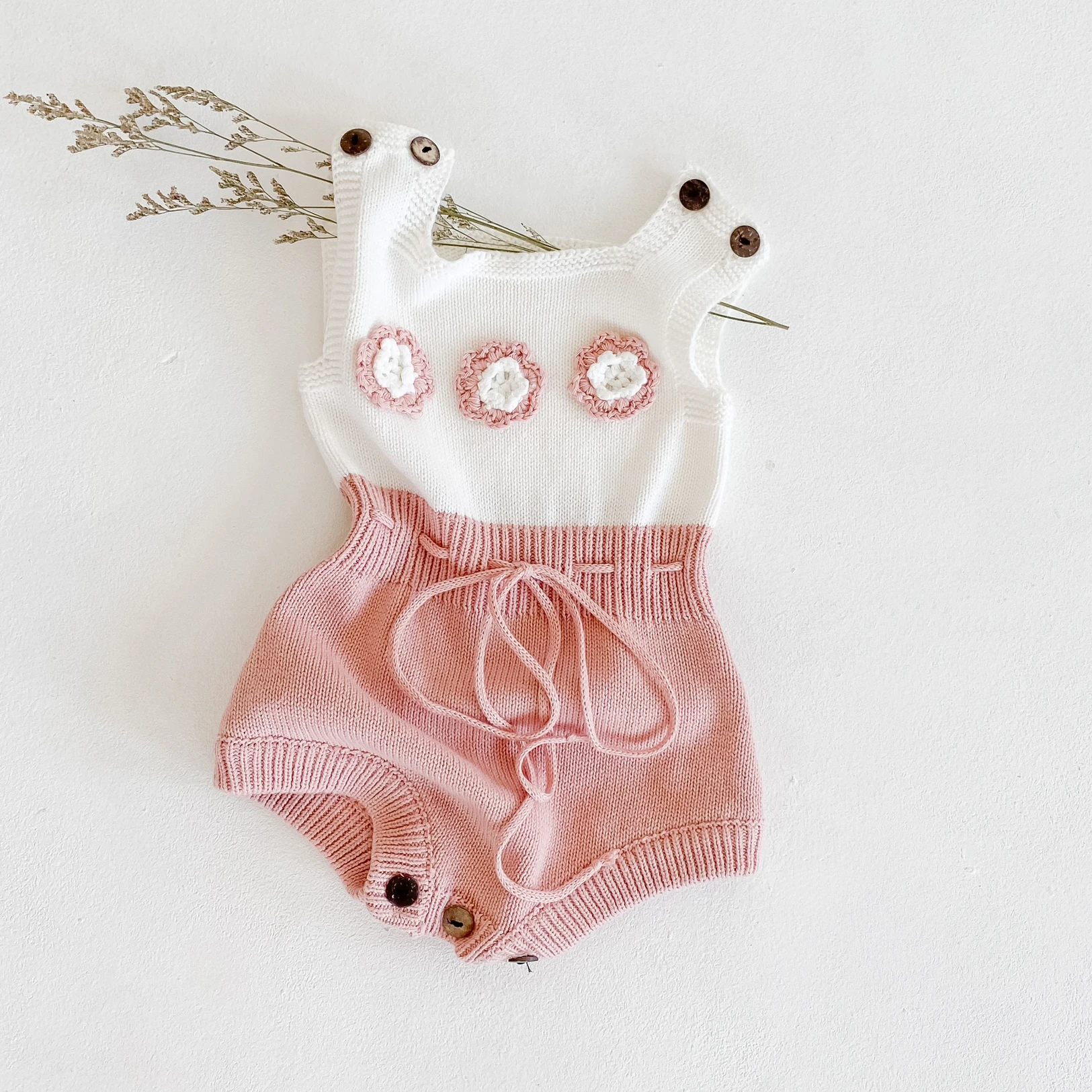 ins 2020 Spring and Autumn baby infant romper wholesale three flowers handmade sweater baby infant knitted woolen jumpsuit
ins 2020 Spring and Autumn baby infant romper wholesale three flowers handmade sweater baby infant knitted woolen jumpsuit