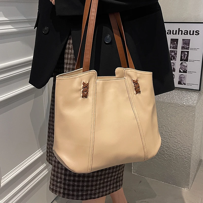с доставкой 2022 Winter Brand PU Leather Totes Luxury Big Women Handbags Retro simplicity Lady Soft Warm Shoulder Satchels Bags
с доставкой 2022 Winter Brand PU Leather Totes Luxury Big Women Handbags Retro simplicity Lady Soft Warm Shoulder Satchels Bags