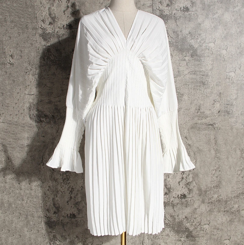 Sleeves Women Flared Pleated Purple Dress New V-Neck Long Sleeve Loose Fit Fashion Tide Spring Autumn 2021 1DD3709
Sleeves Women Flared Pleated Purple Dress New V-Neck Long Sleeve Loose Fit Fashion Tide Spring Autumn 2021 1DD3709