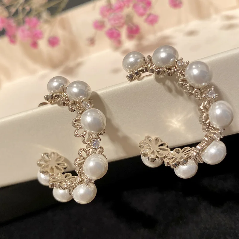 Мода, белый жемчуг круглые серьги для женщин
Мода, белый жемчуг круглые серьги для женщин