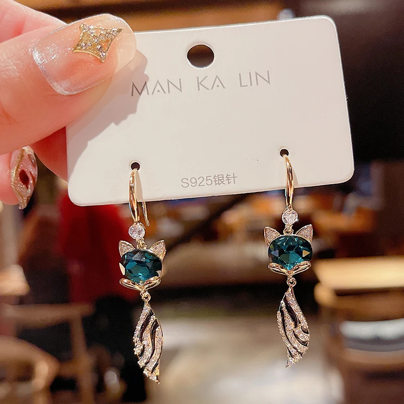 2020 new trendy diamond-studded blue crystal fox long earrings female fashion personality wild earrings high-end earrings
2020 new trendy diamond-studded blue crystal fox long earrings female fashion personality wild earrings high-end earrings