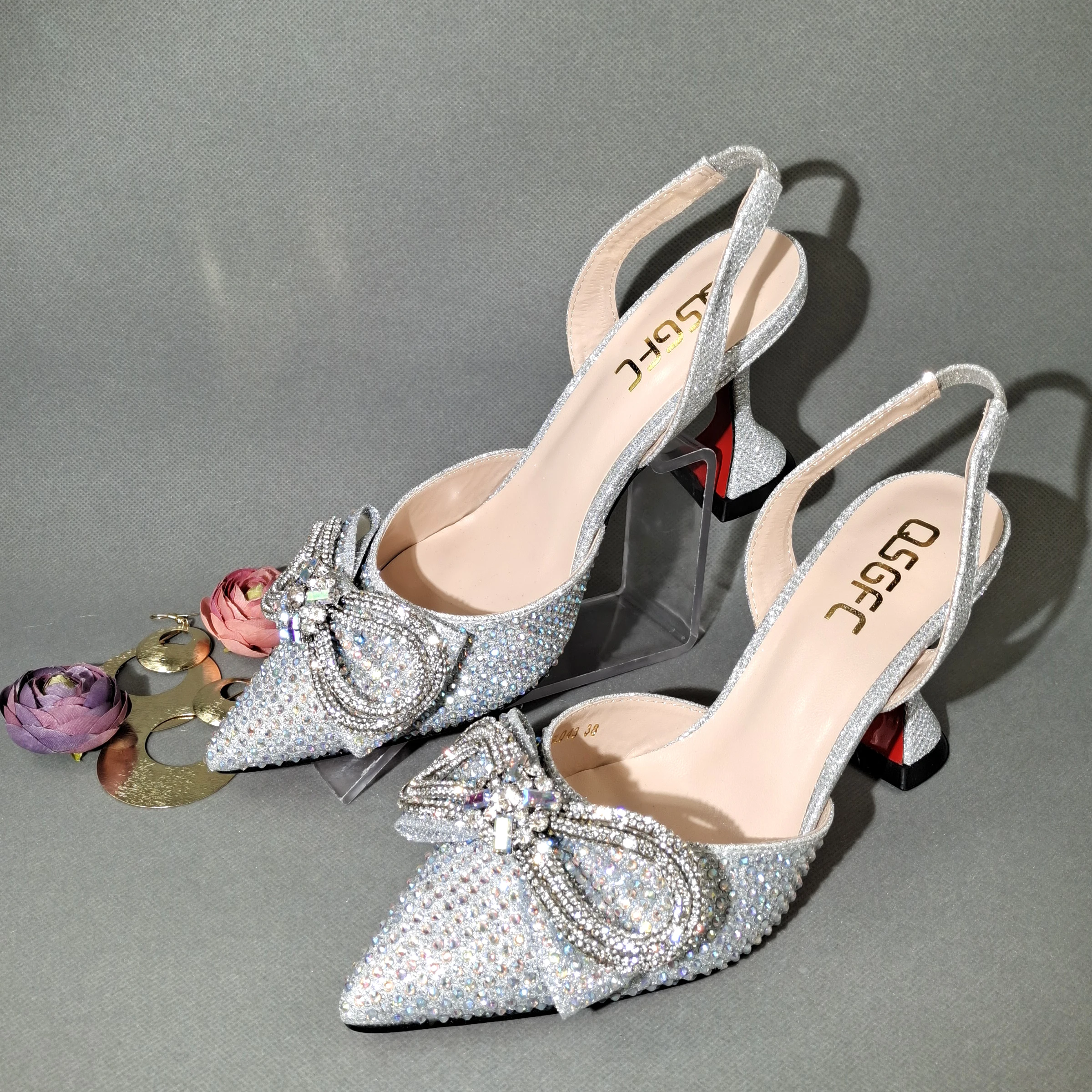 Italian Fashion Design Wine Glass Heel Pointed Ladies Shoes High Heels For Lazy Wedding Party Shoes
Italian Fashion Design Wine Glass Heel Pointed Ladies Shoes High Heels For Lazy Wedding Party Shoes