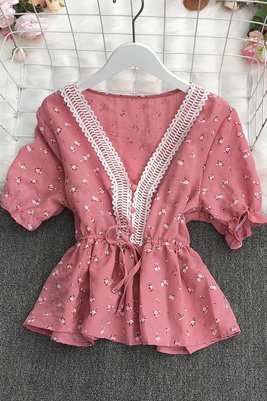2021 New Summer Temperament All-match V-neck short sleeve Shirt drawstring lace up waist slim floral Shirt Top
2021 New Summer Temperament All-match V-neck short sleeve Shirt drawstring lace up waist slim floral Shirt Top