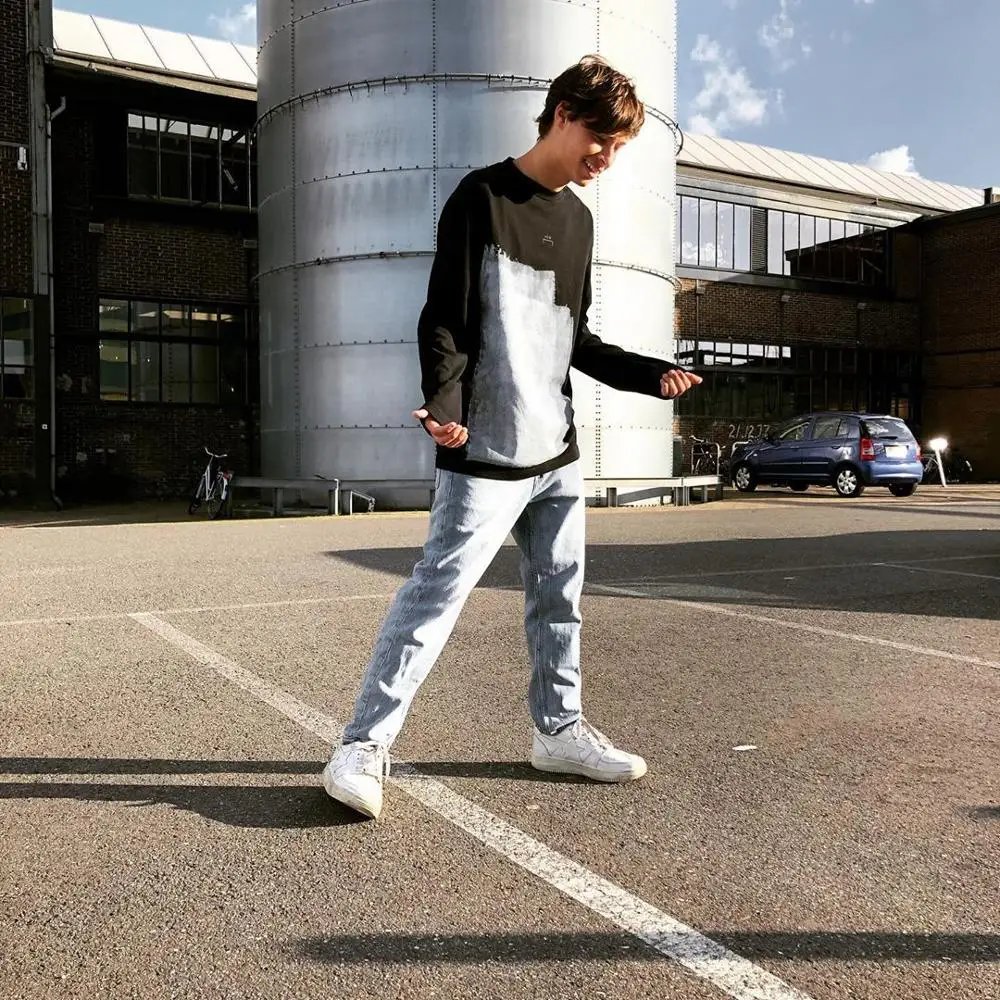 European fashion brand ACW o-neck graffiti splash ink long sleeve T-shirt old high street autumn and winter new T-shirt couple
European fashion brand ACW o-neck graffiti splash ink long sleeve T-shirt old high street autumn and winter new T-shirt couple