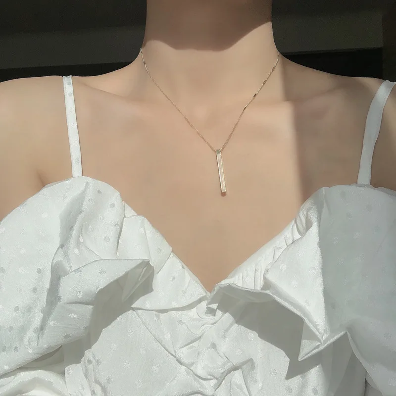 2021 Fashion Korean Ins Elegant Golden Chain Square Pendant Women's Necklace Trendy Girl Party Birthday Clavicle Chain Jewelry
2021 Fashion Korean Ins Elegant Golden Chain Square Pendant Women's Necklace Trendy Girl Party Birthday Clavicle Chain Jewelry