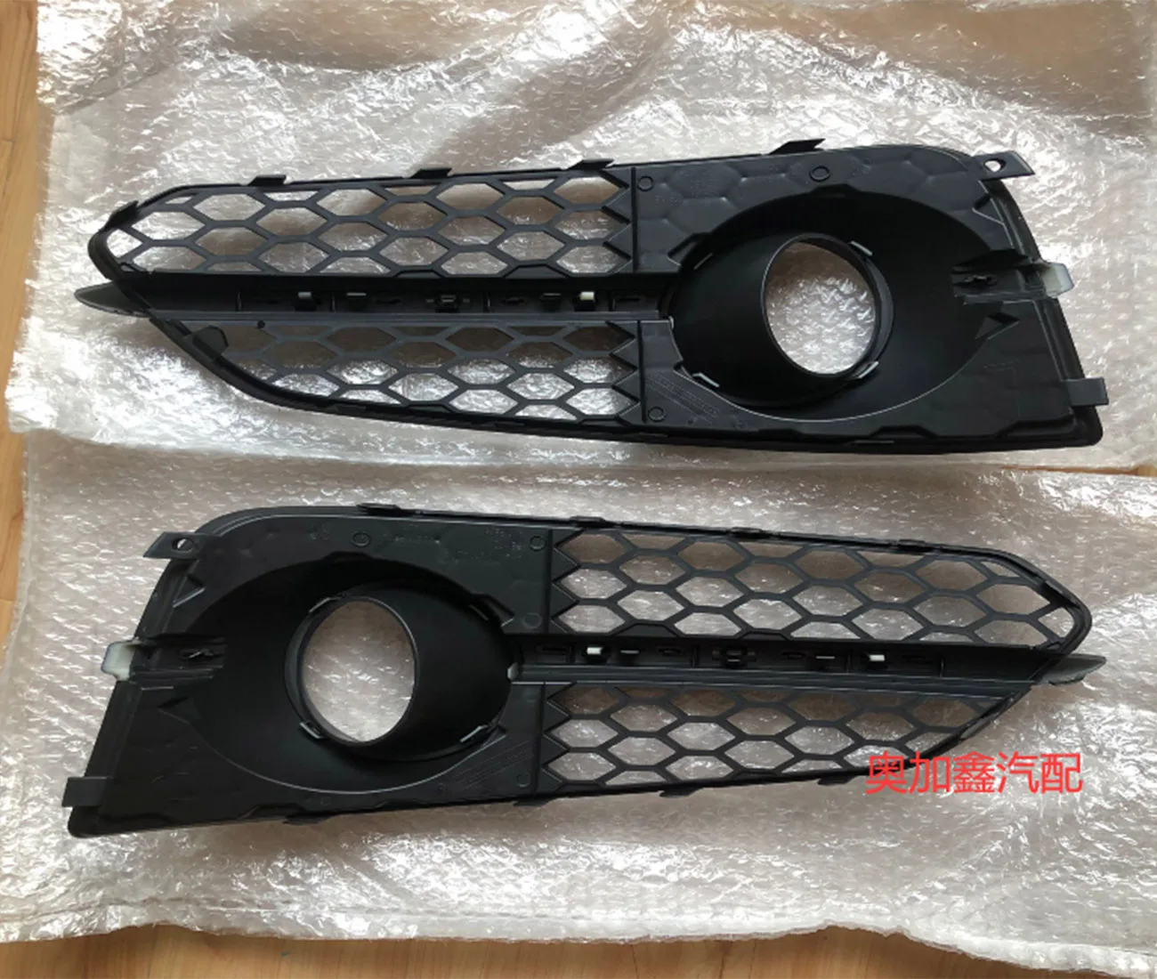 For Audi S8 Samurai black fog lamp frame shade lower net A8 2015-2017 modified blackened fog lamp grille all black net
For Audi S8 Samurai black fog lamp frame shade lower net A8 2015-2017 modified blackened fog lamp grille all black net