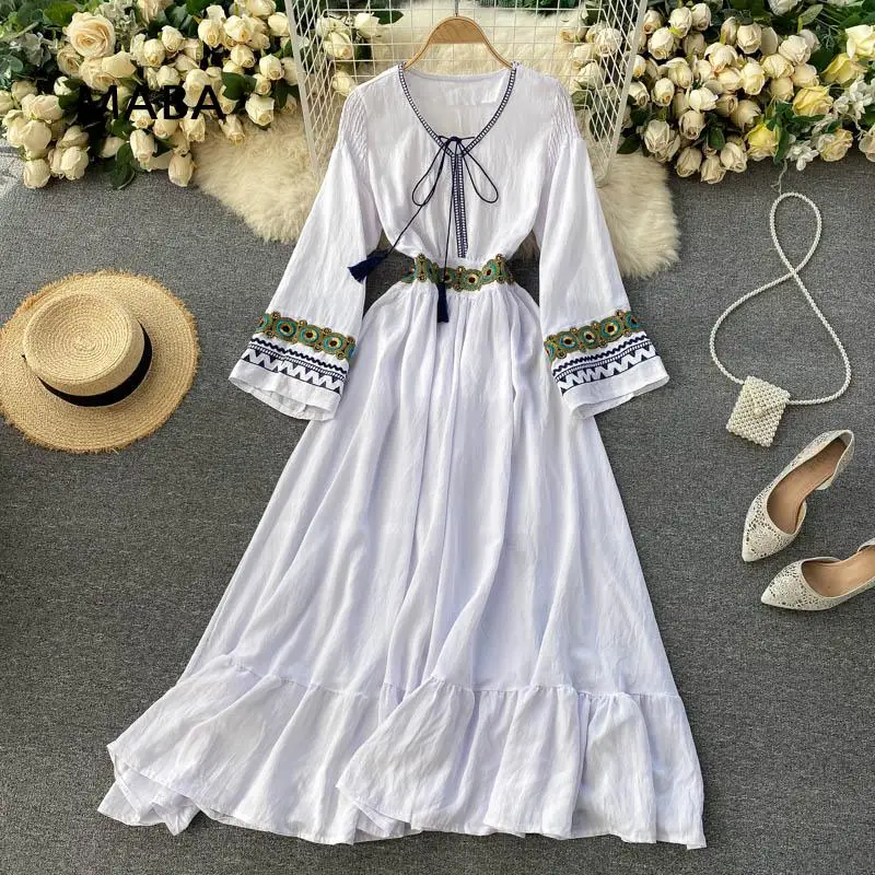 Bohemian Linen Dress New Spring Festival women wear V-neck flare sleeve tassel Embroidery robe retro leisure national long dress
Bohemian Linen Dress New Spring Festival women wear V-neck flare sleeve tassel Embroidery robe retro leisure national long dress
