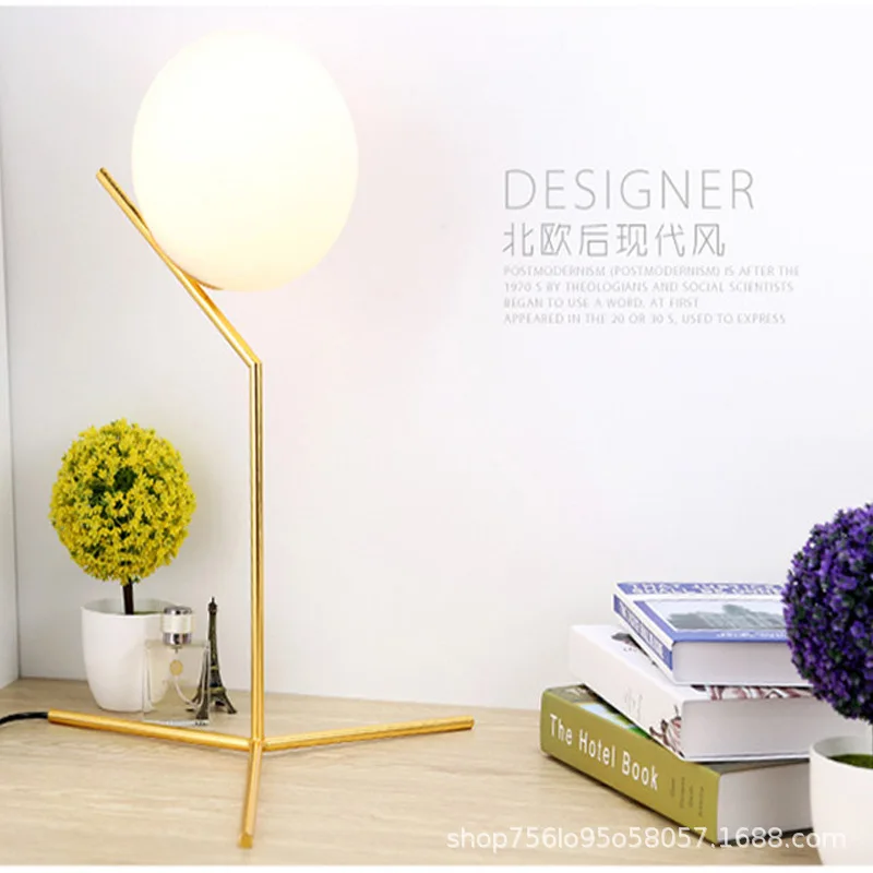 Modern simple glass table lamp Nordic bedroom bedside lamp creative personalized decoration ball table lamp single LED lamp
Modern simple glass table lamp Nordic bedroom bedside lamp creative personalized decoration ball table lamp single LED lamp