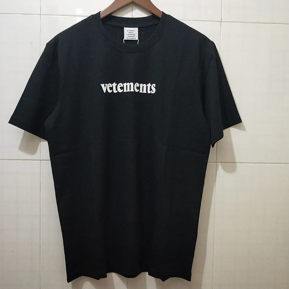 2020 Summer Vetements T Shirt Men Women Casual Embroidery Fashion Top Tees Big Tag Vetements t Shirt O-Neck
2020 Summer Vetements T Shirt Men Women Casual Embroidery Fashion Top Tees Big Tag Vetements t Shirt O-Neck