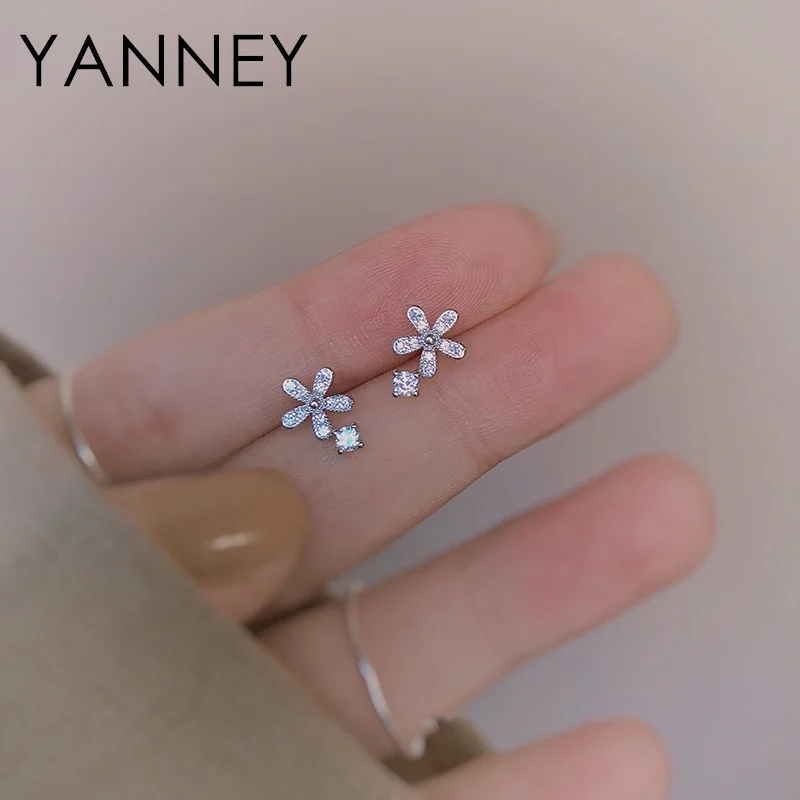 Korean Fashion Zircon Flower Stud Earrings For Modern Ladies Earrings 2022 New Trendy Charm Wedding Gift Jewelry Accessories
Korean Fashion Zircon Flower Stud Earrings For Modern Ladies Earrings 2022 New Trendy Charm Wedding Gift Jewelry Accessories