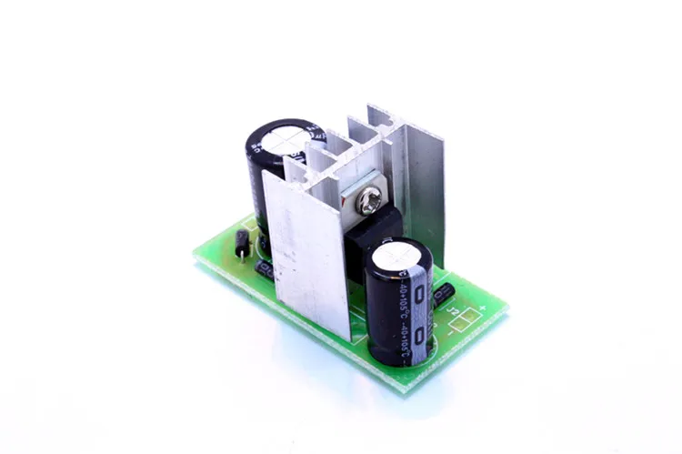 L7805 Regulated Power Supply Module Three-terminal Integrated Voltage Regulator 5V Regulated Power Supply
L7805 Regulated Power Supply Module Three-terminal Integrated Voltage Regulator 5V Regulated Power Supply