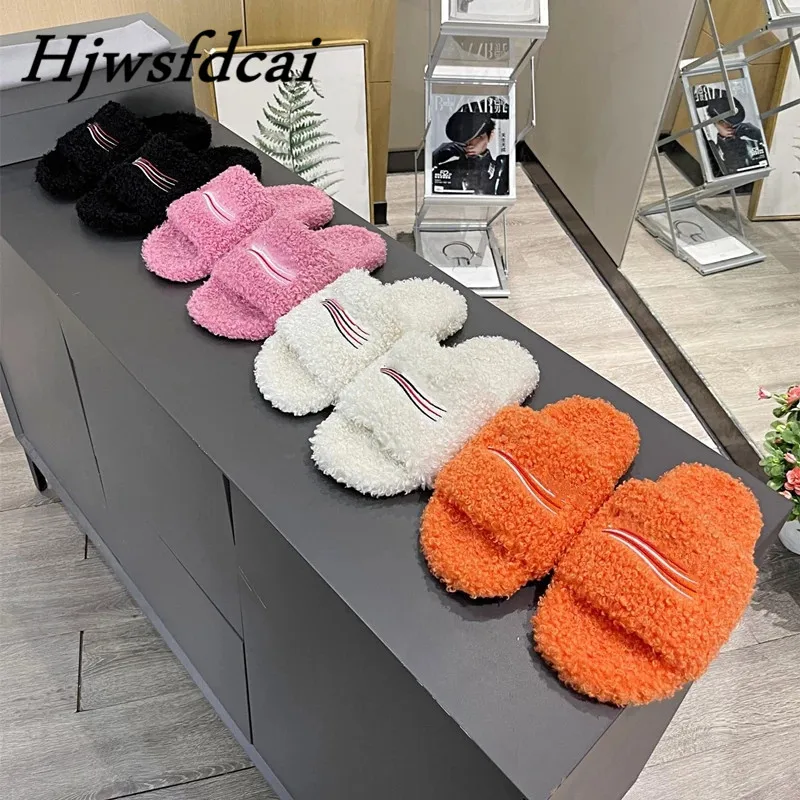 Hjwsfdcai Sheepskin Fur Female Slippers Fashion Winter Mules Warm Outdoor Women Slides Luxury Brand Soft Wool Lady Home Shoes
Hjwsfdcai Sheepskin Fur Female Slippers Fashion Winter Mules Warm Outdoor Women Slides Luxury Brand Soft Wool Lady Home Shoes