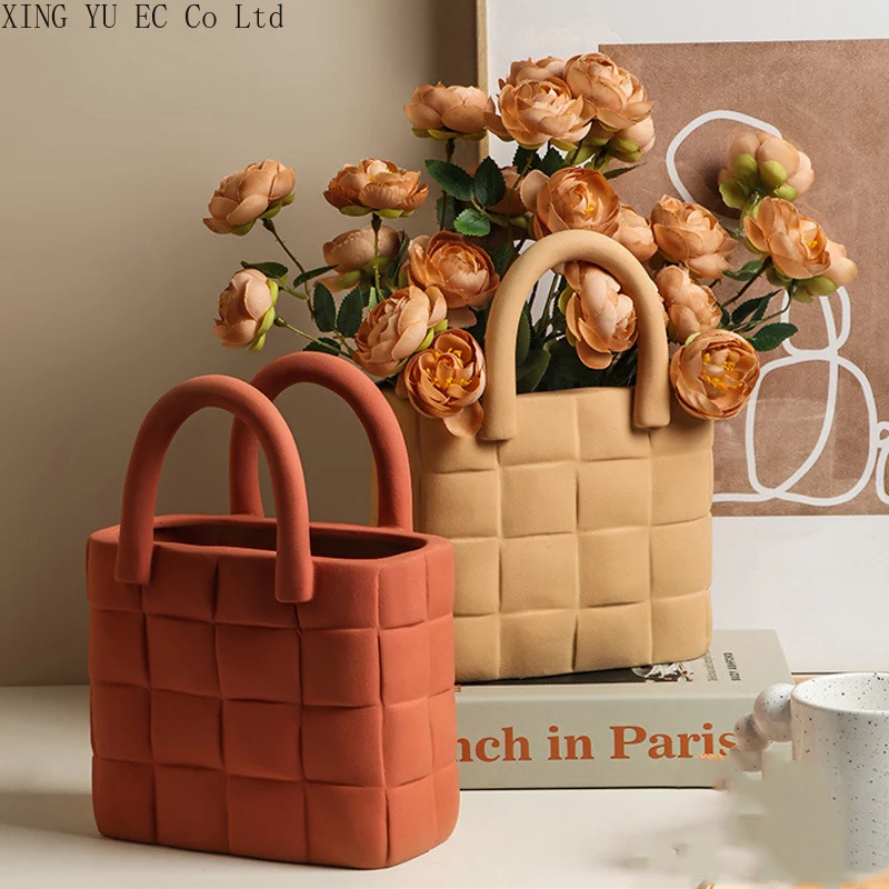 Nordic Ceramic Handbag Bag Vase Modern Dried Flower Flower Arrangement Accessories Living Room Home Decoration Accessories
Nordic Ceramic Handbag Bag Vase Modern Dried Flower Flower Arrangement Accessories Living Room Home Decoration Accessories