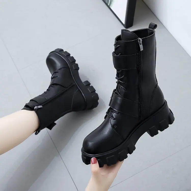 Женские ботинки на шнуровке, черные кожаные ботильоны на платформе, в готическом стиле
Женские ботинки на шнуровке, черные кожаные ботильоны на платформе, в готическом стиле