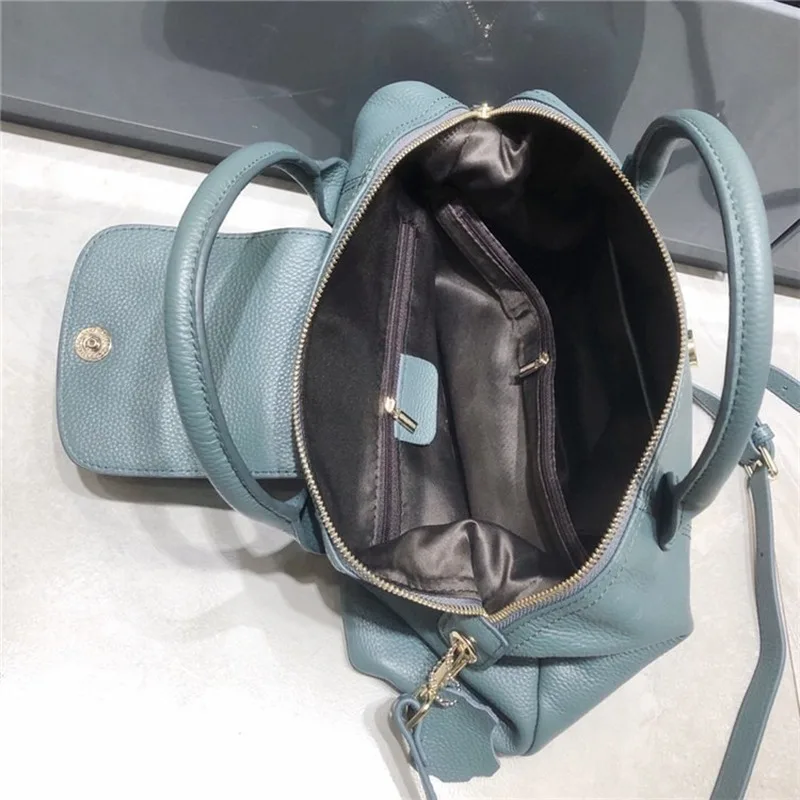 women bag Solid color First layer cowhide Casual fashion handbag One shoulder Messenger bag Soft cowhide Classic Genuine Leather
women bag Solid color First layer cowhide Casual fashion handbag One shoulder Messenger bag Soft cowhide Classic Genuine Leather